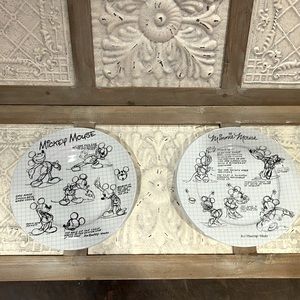 Disney Sketch Plate set of 2 Minnie & Mickey Mouse plates - Brand new!
